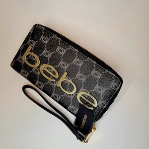 bebe Womens Briella Wristlet New with tag